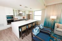 Holiday Inn Club Vacations Myrtle Beach Oceanfront的厨房或小厨房