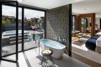 Mandarin Oriental, Barcelona内部或周边的泳池