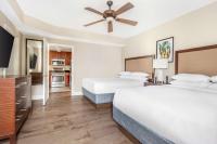 Hilton Grand Vacations Club Anderson Ocean Myrtle Beach客房内的一张或多张床位