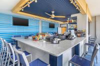 Hilton Grand Vacations Club Anderson Ocean Myrtle Beach的厨房或小厨房