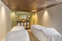 Hilton Grand Vacations Club Anderson Ocean Myrtle Beach客房内的一张或多张床位