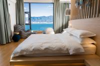 Aishe Honeymoon Erhai Lake Sea View Guesthouse客房内的一张或多张床位