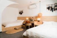 Aishe Honeymoon Erhai Lake Sea View Guesthouse客房内的一张或多张床位