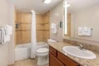 Hilton Grand Vacations Club Anderson Ocean Myrtle Beach的一间浴室