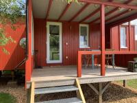 Tiny House im Grünen的庭院或其他户外区域