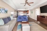 Hilton Grand Vacations Club Anderson Ocean Myrtle Beach的电视和&#47;或娱乐中心