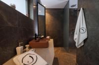 Jolly Suites的一间浴室