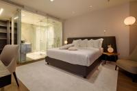 Maritim Hotel Plaza Tirana客房内的一张或多张床位