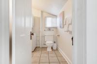 Vintage Tiny House CUTE 1BDRM Big Appeal的一间浴室