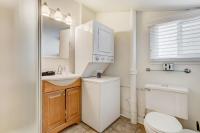 Vintage Tiny House CUTE 1BDRM Big Appeal的一间浴室