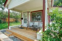 Vintage Tiny House CUTE 1BDRM Big Appeal外面的花园