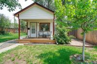 Vintage Tiny House CUTE 1BDRM Big Appeal外面的花园