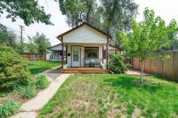 Vintage Tiny House CUTE 1BDRM Big Appeal外面的花园