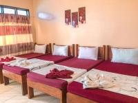 JBR Tourist Inn II - Port Barton客房内的一张或多张床位