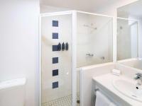 Mercure Sydney Macquarie Park的一间浴室