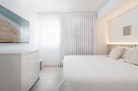 Nathan&#39;s Suites On The Beach客房内的一张或多张床位