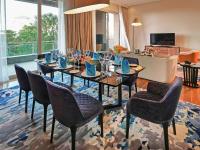 Rixos The Palm Hotel &amp; Suites - Ultra All Inclusive的电视和&#47;或娱乐中心