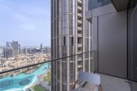 Address Residences Dubai Opera - Burj Khalifa City Views 1, 2, &amp; 3-Bedroom Apartment 1 minute walk to Burj Khalifa, Dubai Mall, Dubai Fountain by Heaven Crest内部或周边的泳池