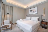 Address Residences Dubai Opera - Burj Khalifa City Views 1, 2, &amp; 3-Bedroom Apartment 1 minute walk to Burj Khalifa, Dubai Mall, Dubai Fountain by Heaven Crest客房内的一张或多张床位