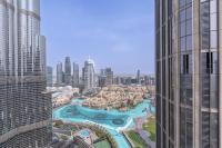 Address Residences Dubai Opera - Burj Khalifa City Views 1, 2, &amp; 3-Bedroom Apartment 1 minute walk to Burj Khalifa, Dubai Mall, Dubai Fountain by Heaven Crest内部或周边的泳池