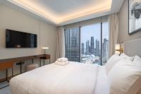 Address Residences Dubai Opera - Burj Khalifa City Views 1, 2, &amp; 3-Bedroom Apartment 1 minute walk to Burj Khalifa, Dubai Mall, Dubai Fountain by Heaven Crest客房内的一张或多张床位