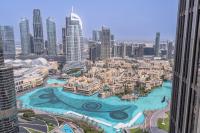 Address Residences Dubai Opera - Burj Khalifa City Views 1, 2, &amp; 3-Bedroom Apartment 1 minute walk to Burj Khalifa, Dubai Mall, Dubai Fountain by Heaven Crest内部或周边的泳池