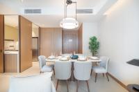 Address Residences Dubai Opera - Burj Khalifa City Views 1, 2, &amp; 3-Bedroom Apartment 1 minute walk to Burj Khalifa, Dubai Mall, Dubai Fountain by Heaven Crest的厨房或小厨房