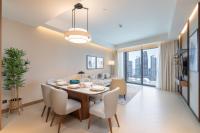Address Residences Dubai Opera - Burj Khalifa City Views 1, 2, &amp; 3-Bedroom Apartment 1 minute walk to Burj Khalifa, Dubai Mall, Dubai Fountain by Heaven Crest的电视和&#47;或娱乐中心