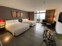 Ramada Encore By Wyndham Hualien客房内的一张或多张床位