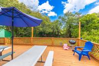 Gorgeous Centrally Located Ocean View 2 King, Huge Private Yard &amp; Deck, Firepit, BBQ, &amp; Game Tables外面的花园