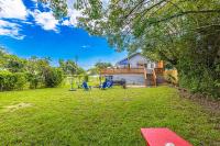 Gorgeous Centrally Located Ocean View 2 King, Huge Private Yard &amp; Deck, Firepit, BBQ, &amp; Game Tables外面的花园