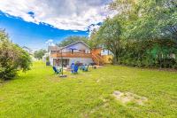 Gorgeous Centrally Located Ocean View 2 King, Huge Private Yard &amp; Deck, Firepit, BBQ, &amp; Game Tables外面的花园