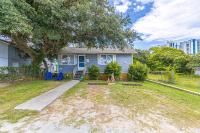 Gorgeous Centrally Located Ocean View 2 King, Huge Private Yard &amp; Deck, Firepit, BBQ, &amp; Game Tables外面的花园