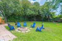 Gorgeous Centrally Located Ocean View 2 King, Huge Private Yard &amp; Deck, Firepit, BBQ, &amp; Game Tables外面的花园