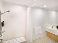 Mercure Sydney Macquarie Park的一间浴室