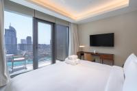 Address Residences Dubai Opera - Burj Khalifa City Views 1, 2, &amp; 3-Bedroom Apartment 1 minute walk to Burj Khalifa, Dubai Mall, Dubai Fountain by Heaven Crest客房内的一张或多张床位
