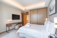 Address Residences Dubai Opera - Burj Khalifa City Views 1, 2, &amp; 3-Bedroom Apartment 1 minute walk to Burj Khalifa, Dubai Mall, Dubai Fountain by Heaven Crest客房内的一张或多张床位