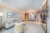 Address Residences Dubai Opera - Burj Khalifa City Views 1, 2, &amp; 3-Bedroom Apartment 1 minute walk to Burj Khalifa, Dubai Mall, Dubai Fountain by Heaven Crest的休息区