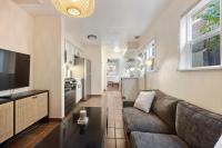 Downtown Cottage blocks from Petco Park的厨房或小厨房
