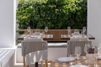 Parilio, a Member of Design Hotels餐厅或其他用餐的地方