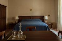 Hôtel du Couvent, a Luxury Collection Hotel, Nice客房内的一张或多张床位