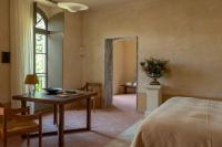 Hôtel du Couvent, a Luxury Collection Hotel, Nice客房内的一张或多张床位