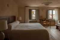 Hôtel du Couvent, a Luxury Collection Hotel, Nice客房内的一张或多张床位