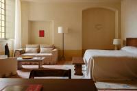 Hôtel du Couvent, a Luxury Collection Hotel, Nice客房内的一张或多张床位