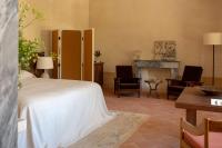 Hôtel du Couvent, a Luxury Collection Hotel, Nice客房内的一张或多张床位