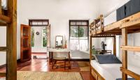 Dutch Square Hostel的休息区