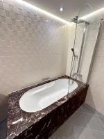Ora Place JBR的一间浴室