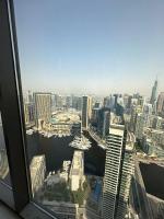 迪拜Ora Place JBR的从摩天大楼的顶部可欣赏到城市美景