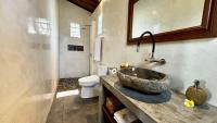 Jagadhita Villas Ubud Bali的一间浴室