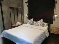 Dreamcatcher Bangkok客房内的一张或多张床位